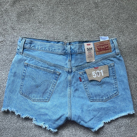 Women’s Levi High Rise Shorts Original Style | Size 32 - Picture 4 of 7